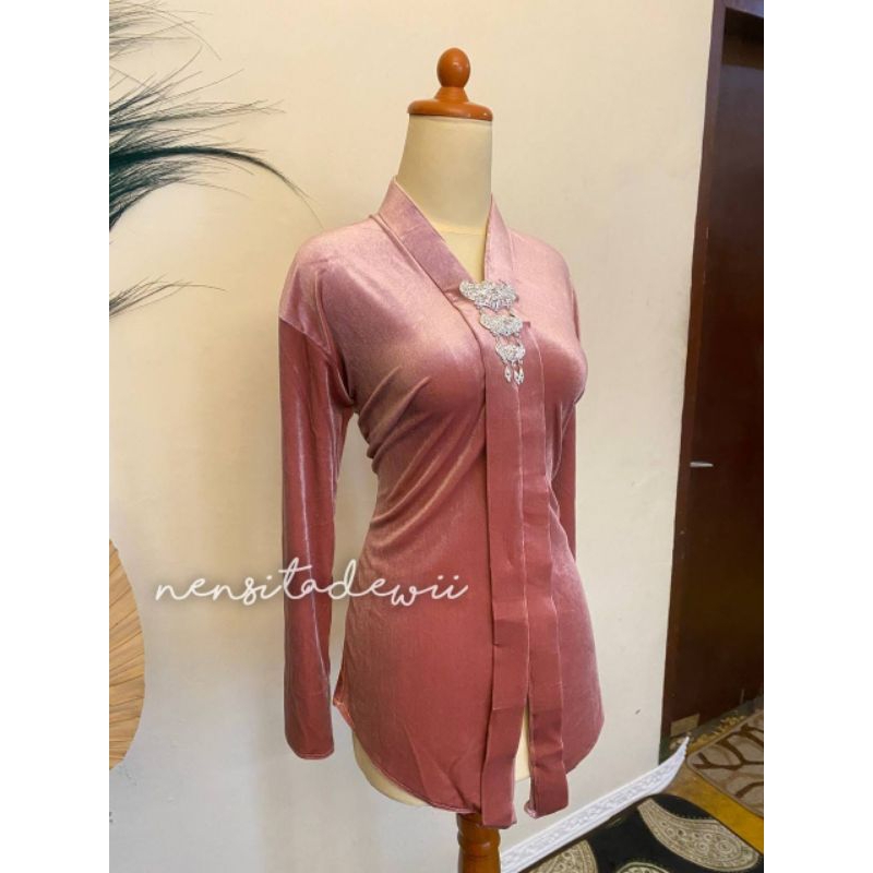 Kebaya Bludru, Model Kartini (Leher V) - Warna Rosegold