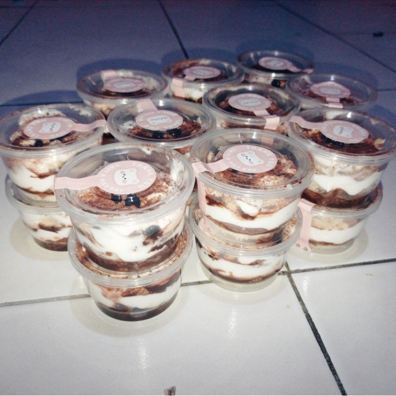 

HAMPERS MINI DESSERT CAKE/COKLAT