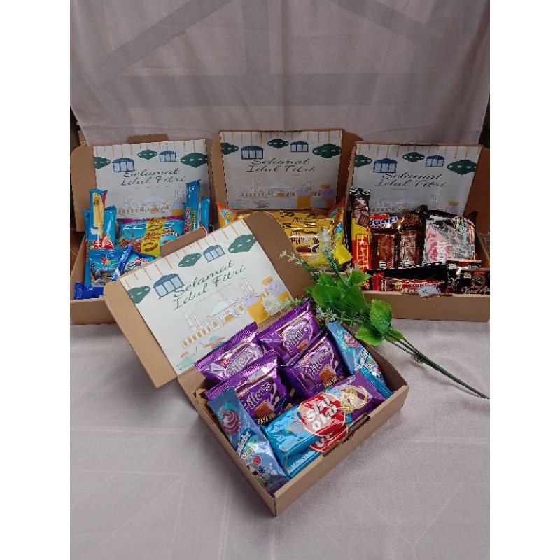 

Snack box hampers Request