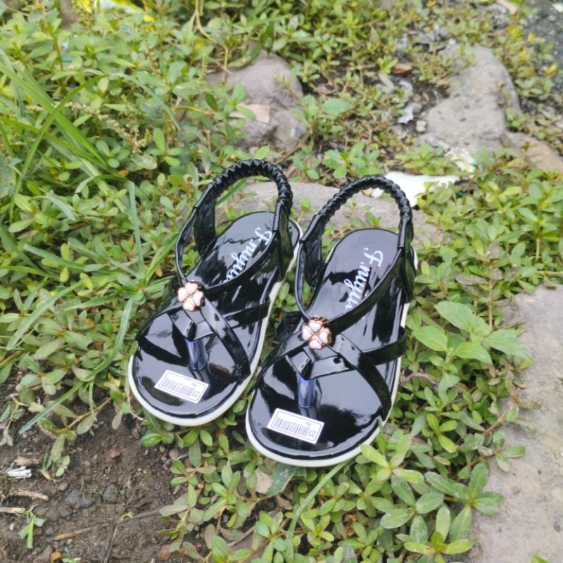 khainuna sandal Kerancang anak bunga glossy size 22-25