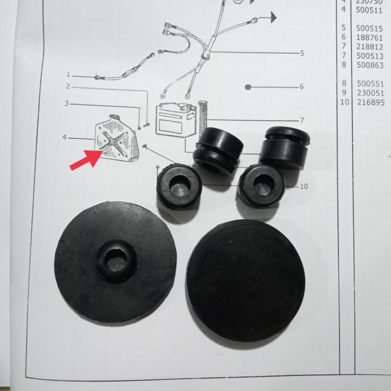 karet peredam tatakan dudukan aki accu vespa excel 150 200 T5