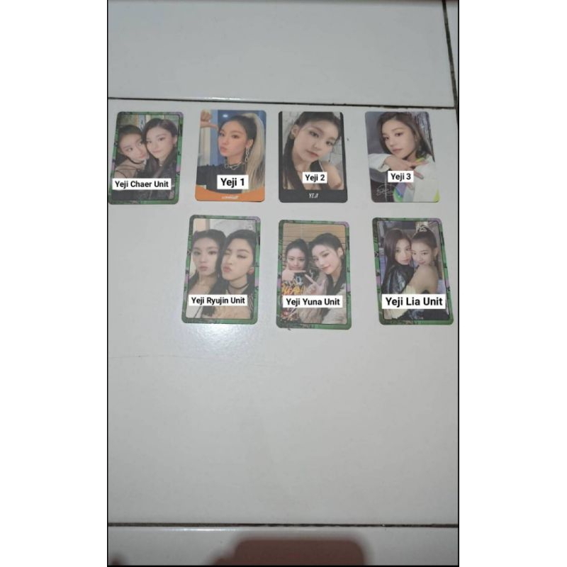 ITZY OFFICIAL PHOTOCARD