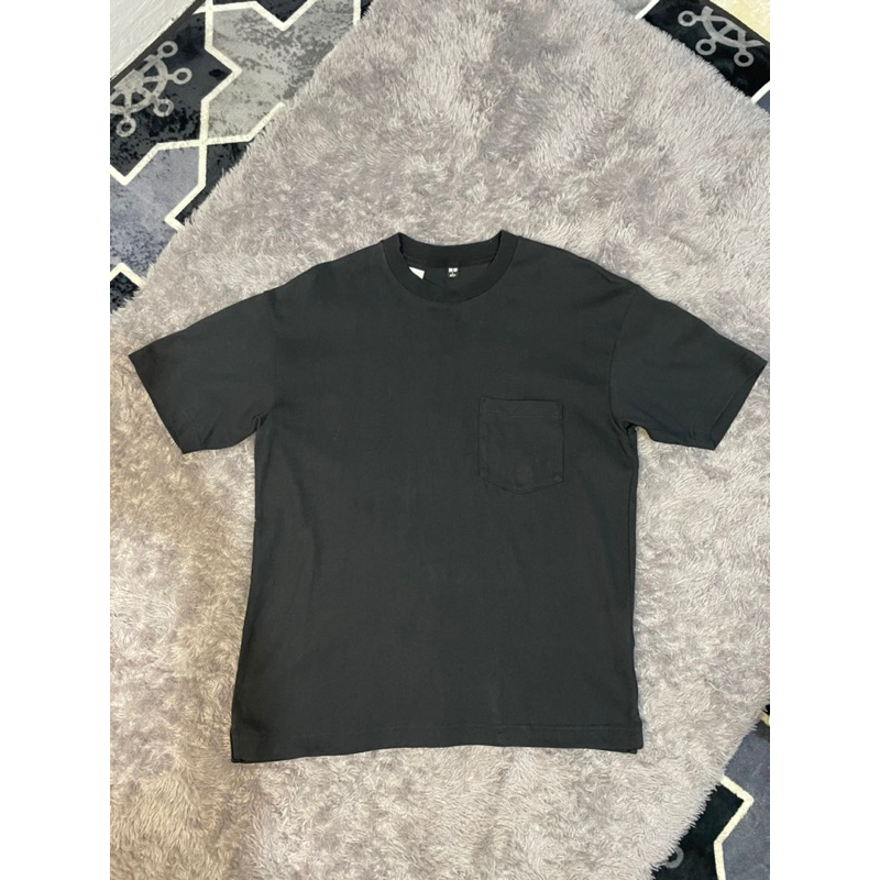 KAOS UNIQLO POCKET HITAM SECOND BRANDED THRIFT