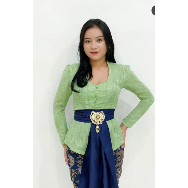 Set kebaya jadi air mata