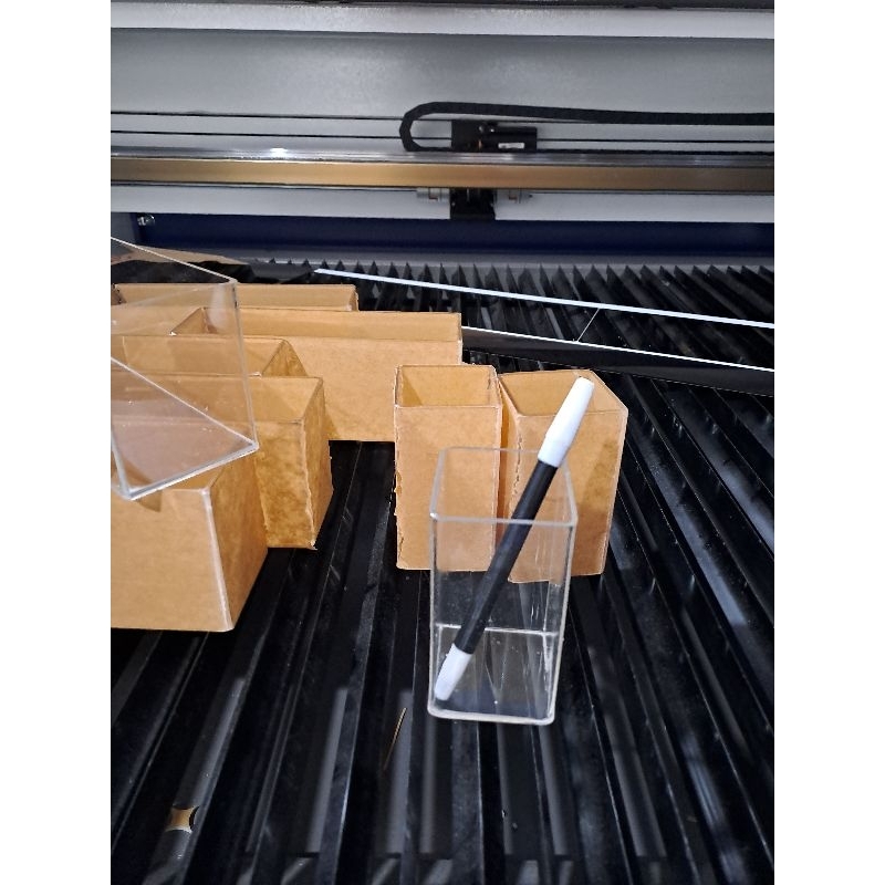 

Akrilik Baki tempat Pensil / ATK ukuran P 5 x L 5 x T 10 cm