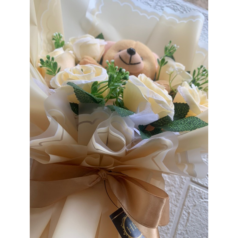 

Buket Boneka Mix Bunga by Handbuket Astambul