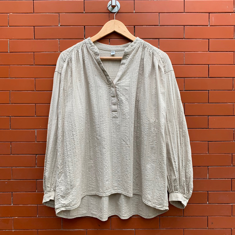 Preloved uniqlo cotton dobby blouse