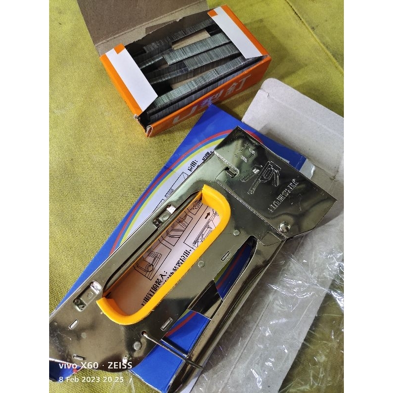 

staples tembak free isi 1 kotak