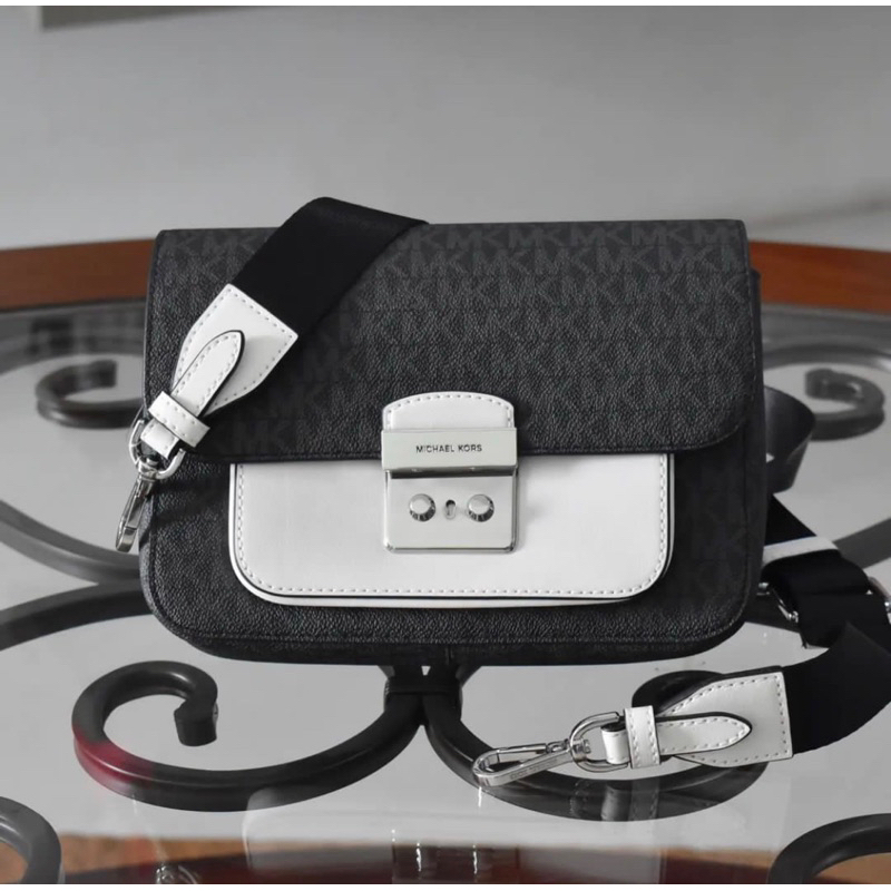 MK SLOAN EDITOR MEDIUM FLAP MESENGGER BLACK MULTI