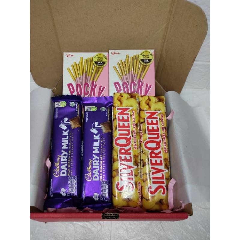 

Hampers Ultah / Wisuda / Hadiah Ultah / Hadiah Wisuda / Hampers Coklat