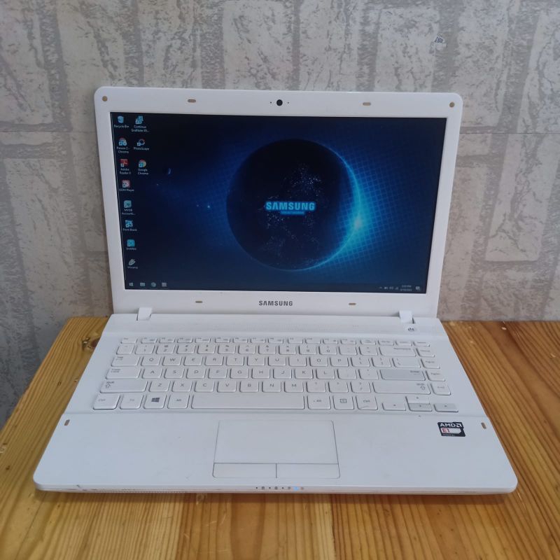 Laptop Samsung 275E4E/275E5E Amd Radeon E1-1500 Vga Amd Radeon HD 7310 Layar 14inch