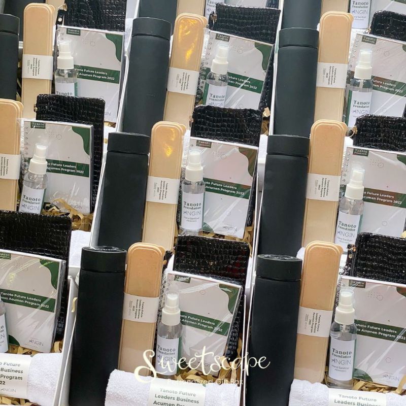 

Gift Box Package 408-Paket Hampers 408 - Parcel Ultah Perusahaan