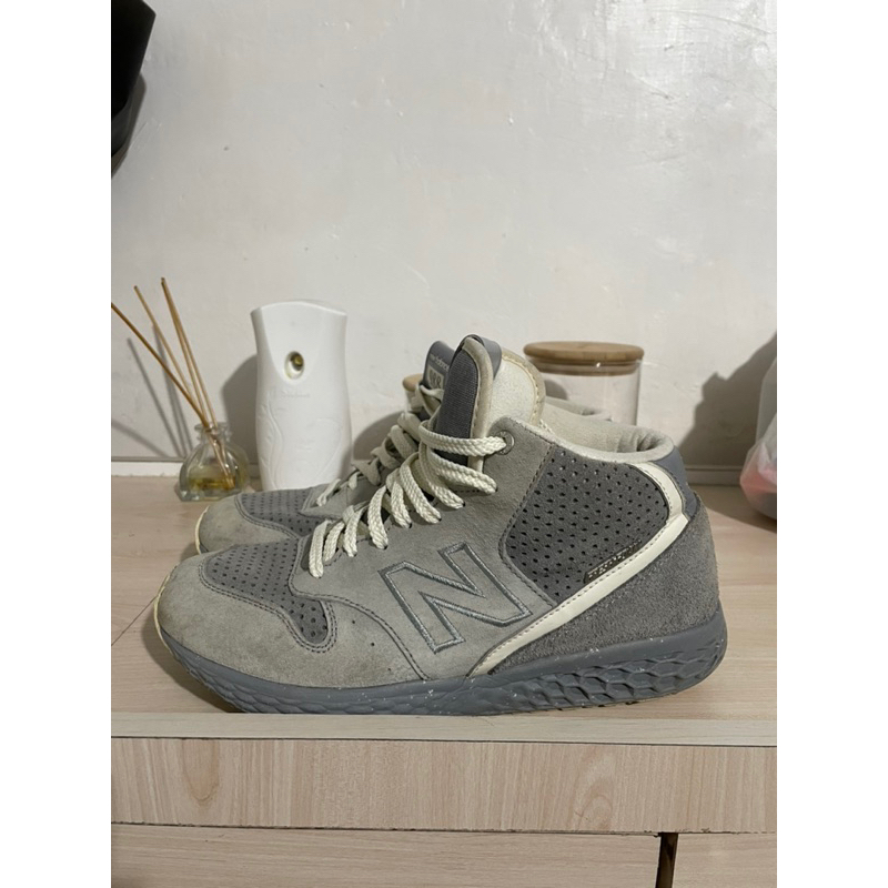 sepatu sneakers new balance 988 high grey thrift second preloved