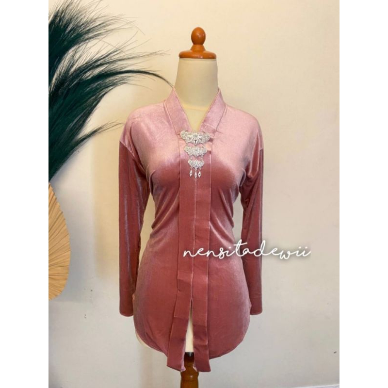 Kebaya Bludru, Model Kartini (Leher V) - Warna Rosegold