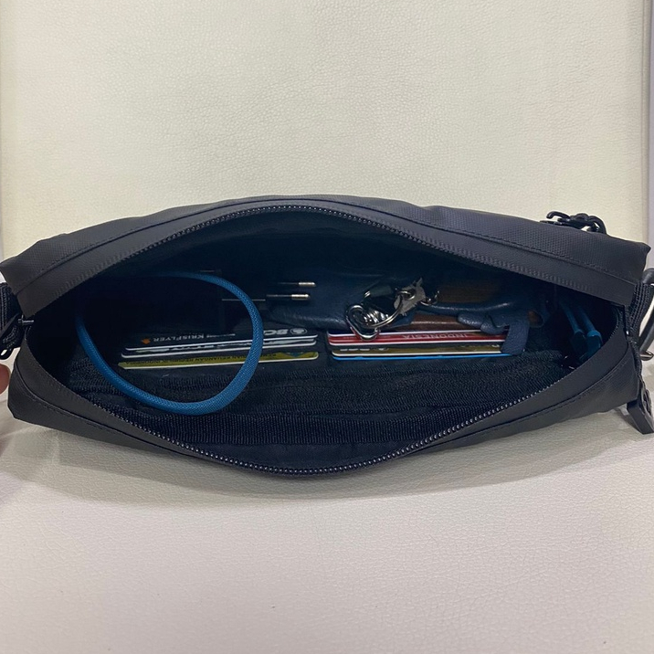Tas Selempang Ikozzi Comfy Pouch bag Thewolf  - Clutch bag