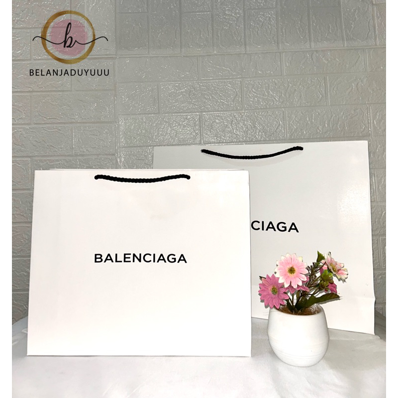 

Paperbag Balenciaga / Dustbag Balenciaga / Paperbag Branded / Paperbag Kado Termurah