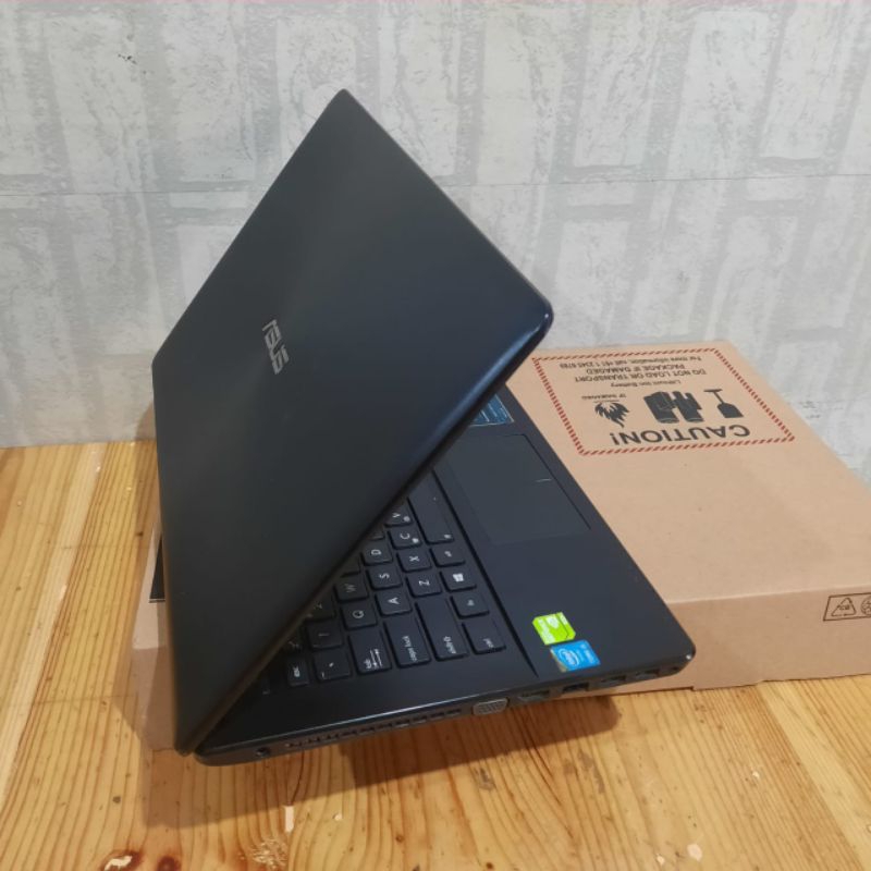 Laptop Asus A450LD Cor i5 -4210U Ram 8Gb/Ram 4Gb/HDD 500Gb Doblevga Nvdia Geforce 820M 2Gb Layar 14 inch Windows 10 Full Aplikasi siap pakai Mulus