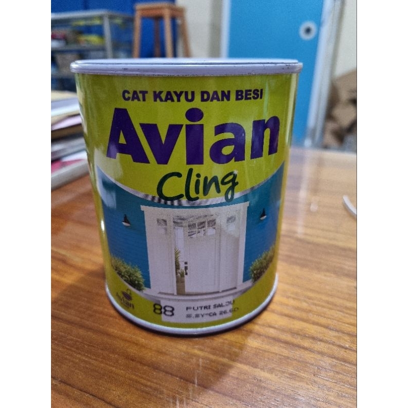 

Cat kayu dan besi Avian Cling