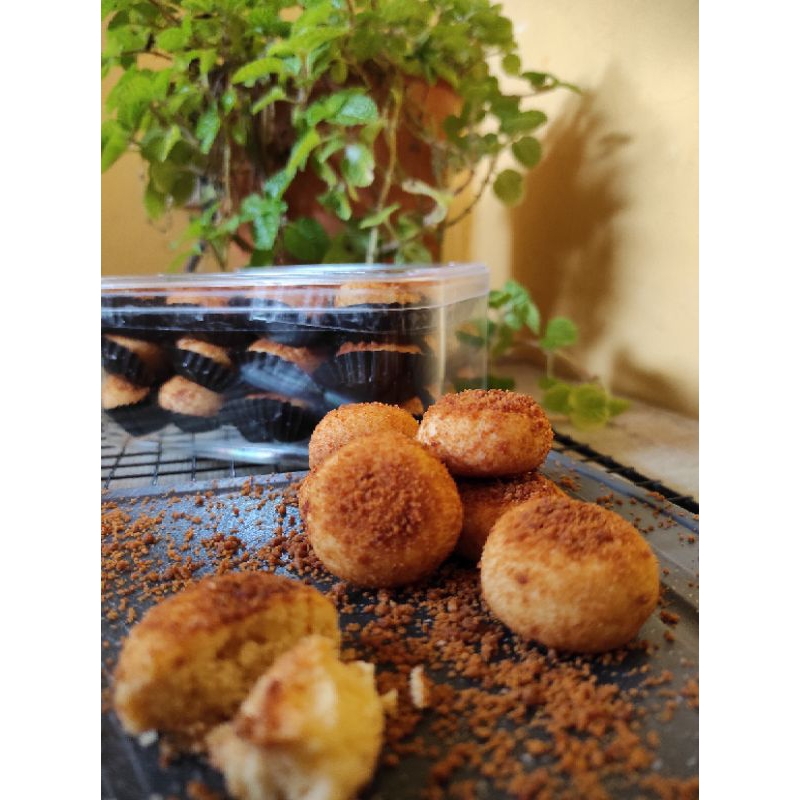 

KUSONG (Keju Parmesan) 500gr (BUTTER WISJMAN) / KUE LEBARAN