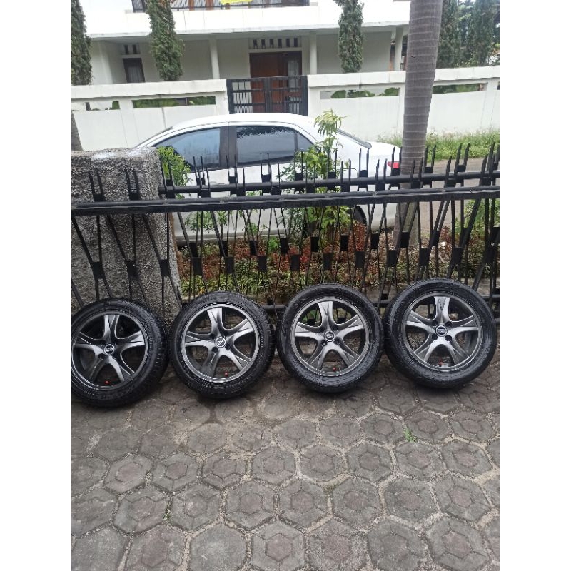 4 velg R15 PCD 100+Ban 185/55 brio calyansigra agya ayla datsun vios jazz yaris etios karimun lova sirion ignis civic classy