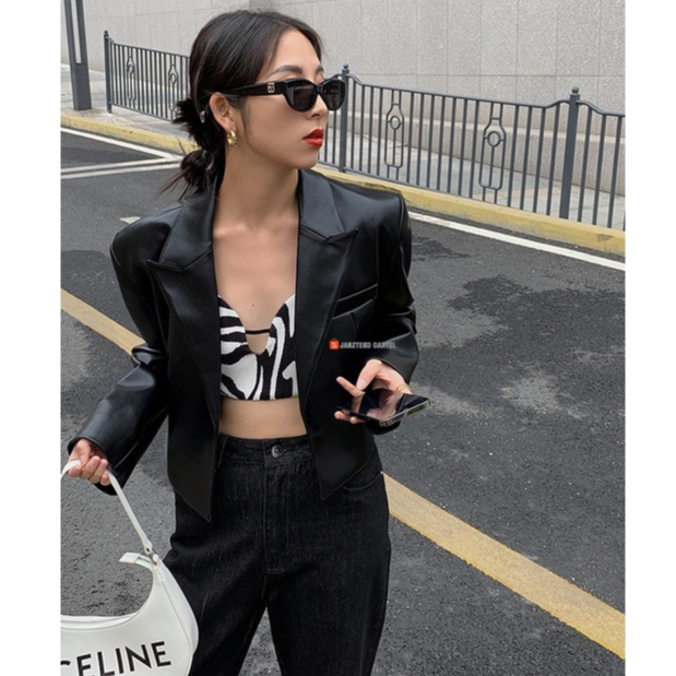 JNK x MANDA - Jaket Blazer Crop Top Casual Wanita Bahan Semi Kulit Sintetis Imitasi Grade A Premium Elegan Leather Jacket Handmade Outerwear Outfit Fashon Cewek Perempuan Jas Blezer Sedang Medium Hijab Semi Formal Korea Style Streetwear Shirt Oversize New