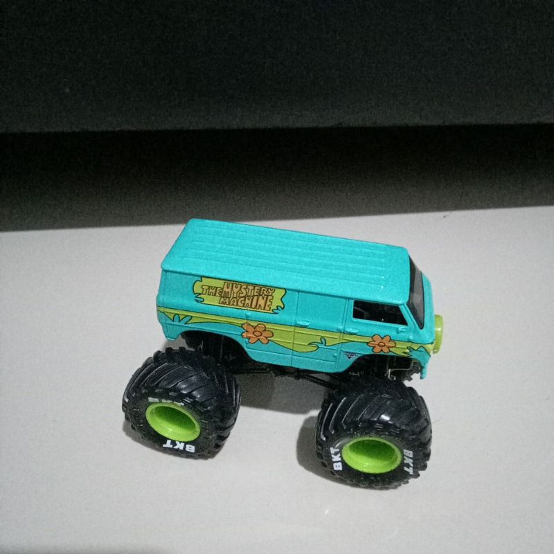 the mystery machine monster jam loose