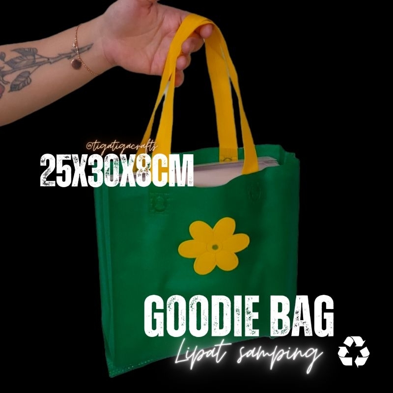 

TLS 25X30 goodie bag 25x30x8cm tas spunbond lipat samping tas snack goodie bag serbaguna tas hampers goodie bag tali tas kain 25x30x8cm goodie bag murah