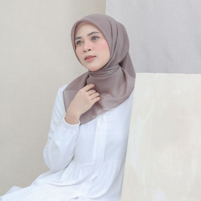 Plain square pollycotton premium (Bella square premium) Size 115cm × 115cm