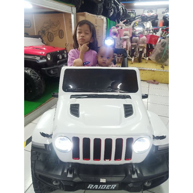 mobil aki Jeep Rubicon style