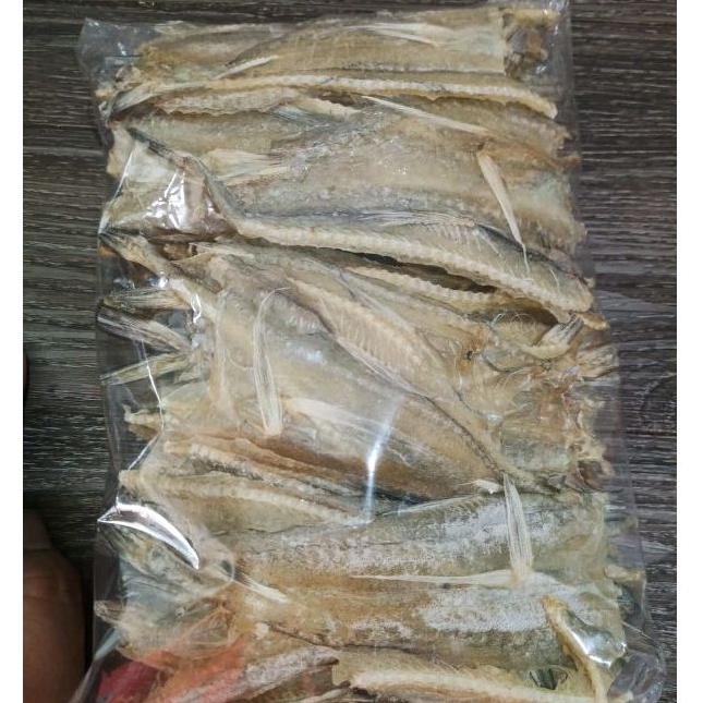 

Lomek Belah 250gram / Siting pin / Lumi Lumi Tipis / Ikan Asin Tipis Bagan Sinaboi