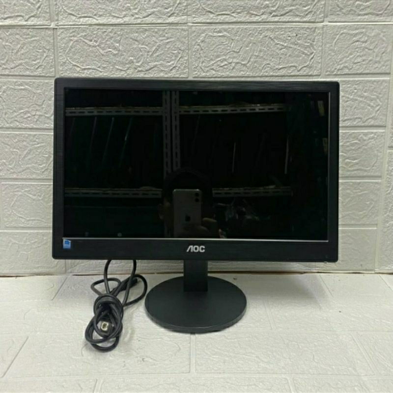 MONITOR AOC 16 INCH LED E1670SWU WIDE SIAP PAKAI BERGARANSI