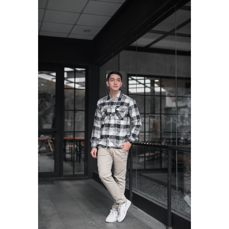 Mubeng Jacket Shelby Hitam Plaid