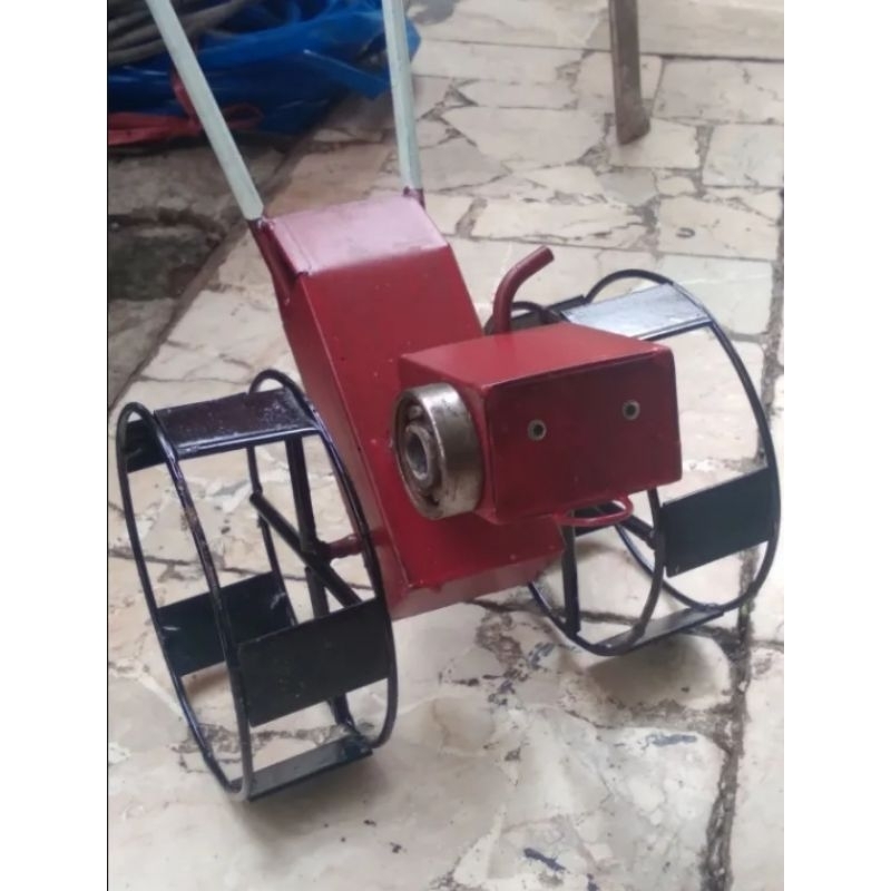 Mainan Traktor Bajak Sawah Ukuran Besar