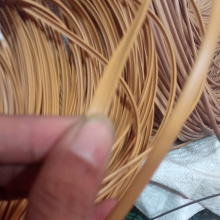 TALI ROTAN PLASTIK SINTETIS BENTUK PIPI BELAHAN HALUS PERKILO