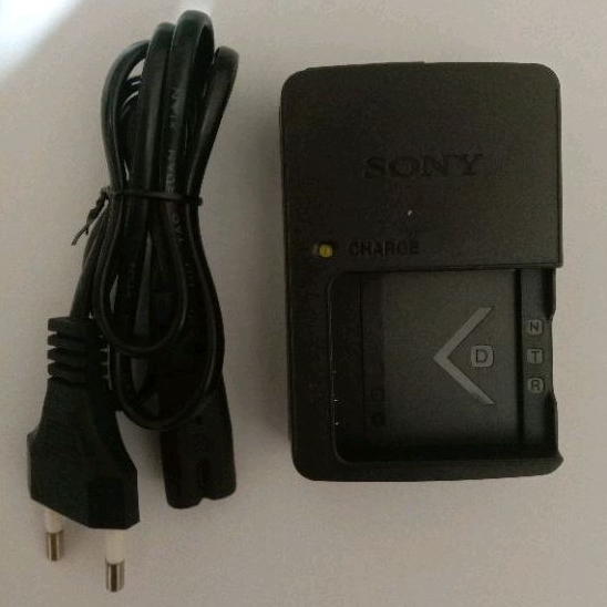 Charger sony BC-CSDE for cybershot DSC-T2 DSC-T200 DSC-T300
