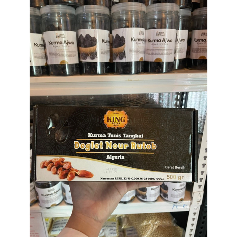 

KURMA TUNIS TANGKAI 500GRAM KING