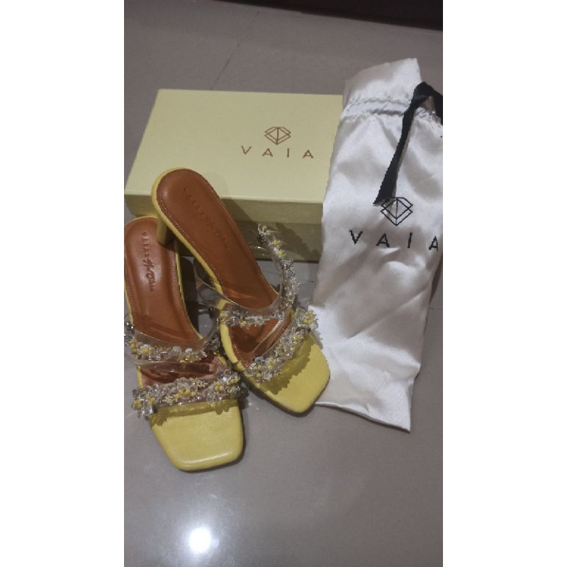 PRELOVED Vaia Heels monogram klamby heylocal