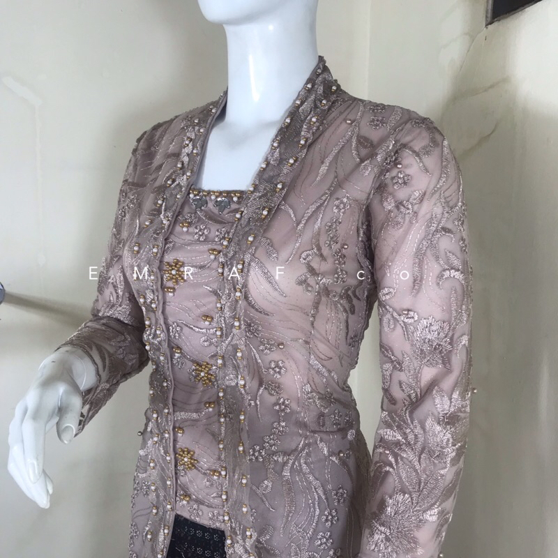 kebaya kutu baru / kebaya brokat / kebaya modern