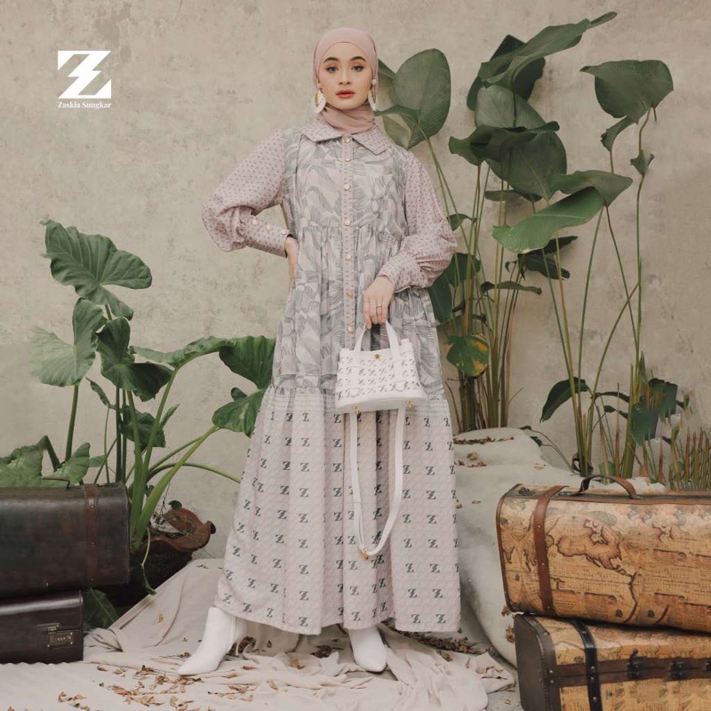 Lavella Dress Pink Uk.L by Zaskia Sungkar (NEW)