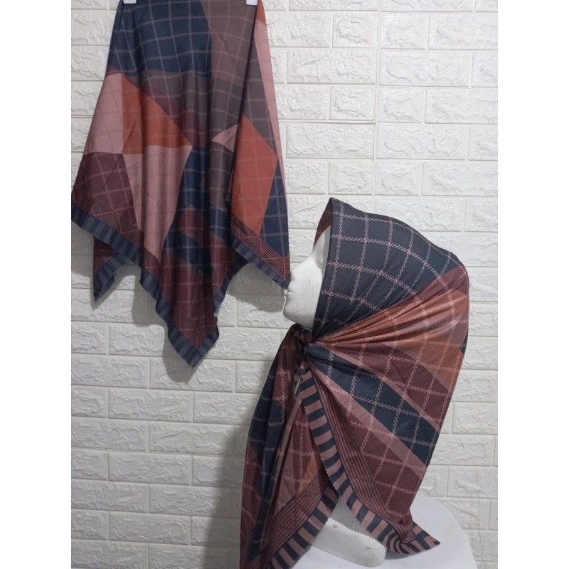 kerudung Segiempat voal motif/deenay kw