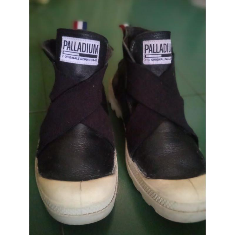 Sepatu Palladium Leather