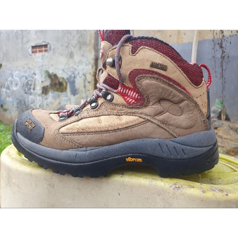 Sepatu Hiking Kolon Sport Goretex tapak Vibram