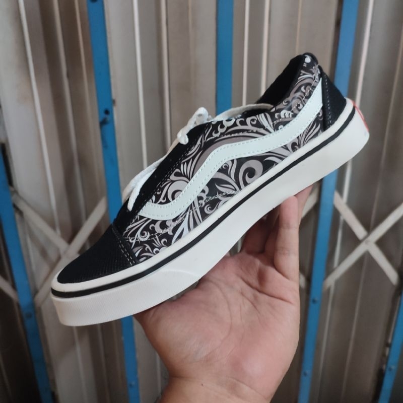 Sepatu BATIK mirza motif  kasual hitam pria dan wanita santai VANS