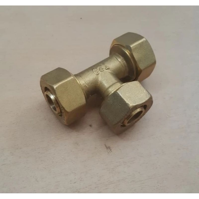 tee kuningan air panas 20mm T20