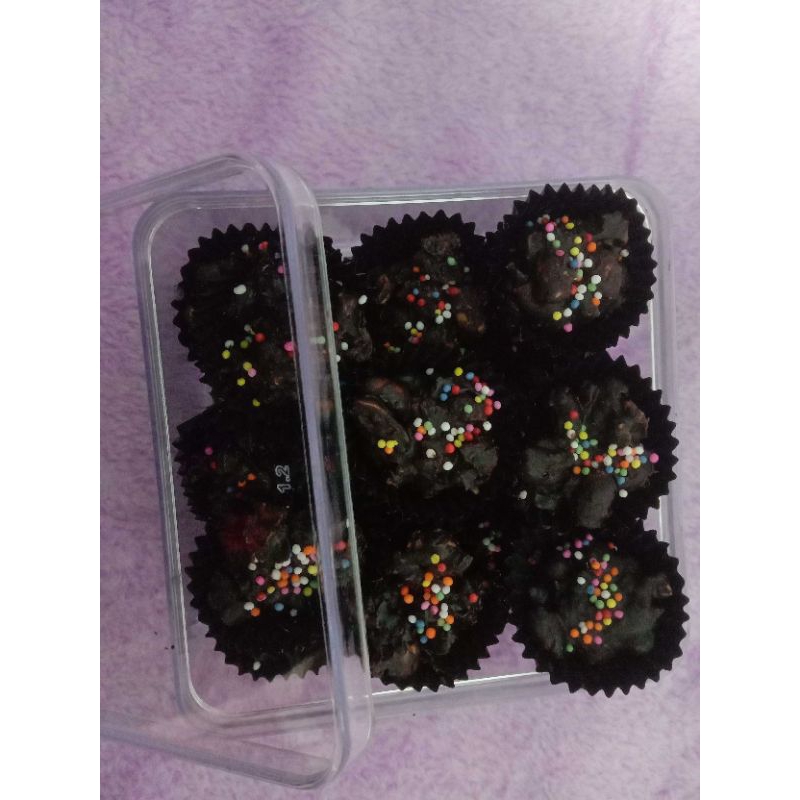 

dila93store ❤ Dark cokelat kacang premium