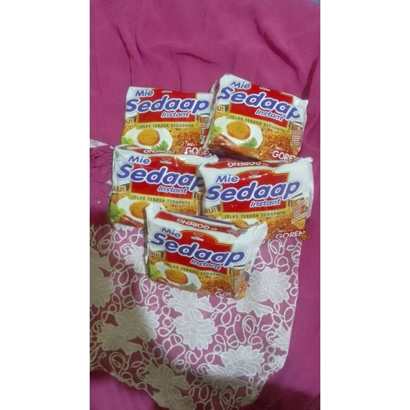

Mie goreng/mie sedaap goreng