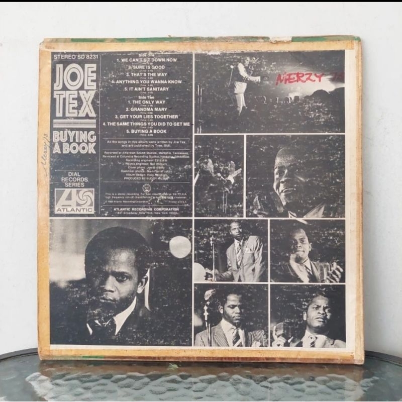 Vinyl Piringan Hitam 12 inch Joe Tex-Buying A Book