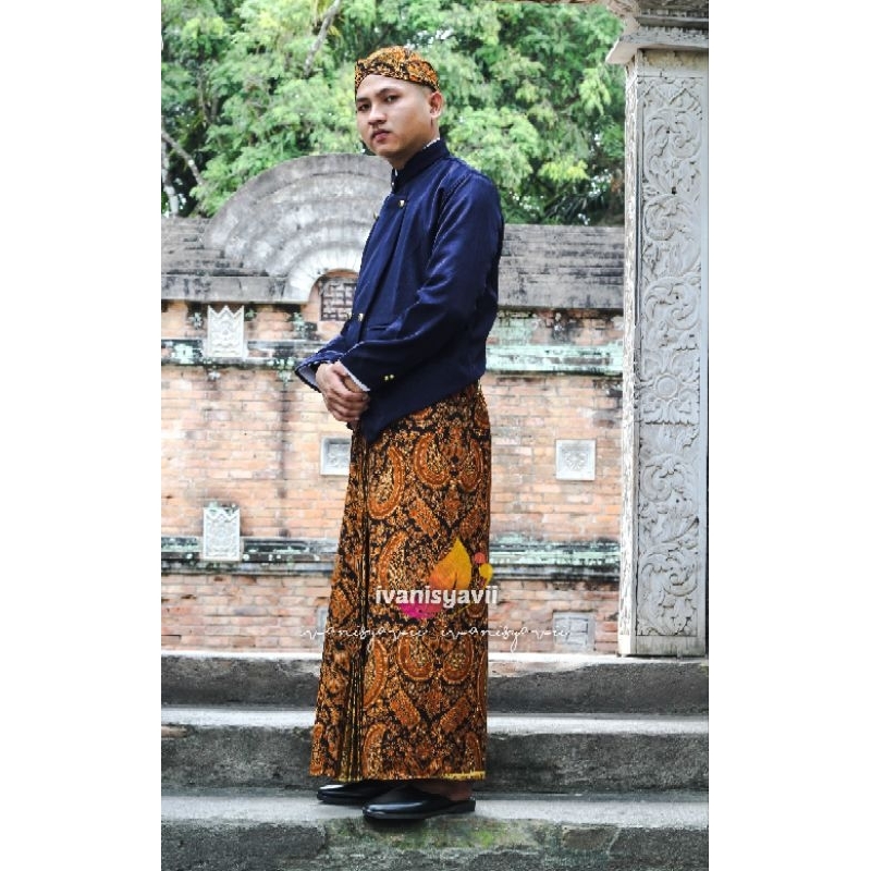 [1set] Baju Adat Jawa / Beskap, Jarik + Blangkon Solo | Navy - SNSR