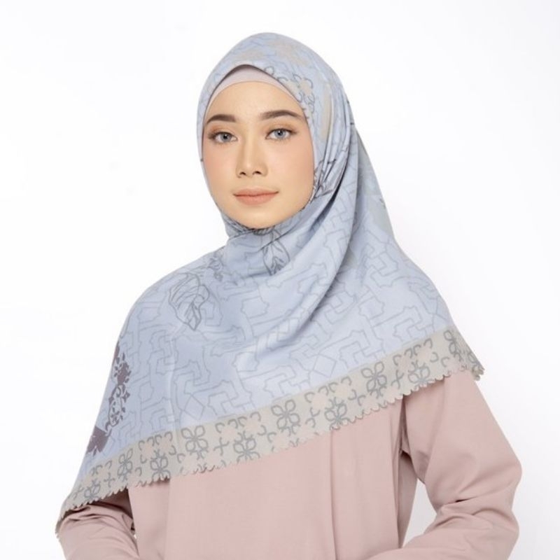 Zm Zaskia Mecca Cendana grey scarf segi empat ultra sonic wangi