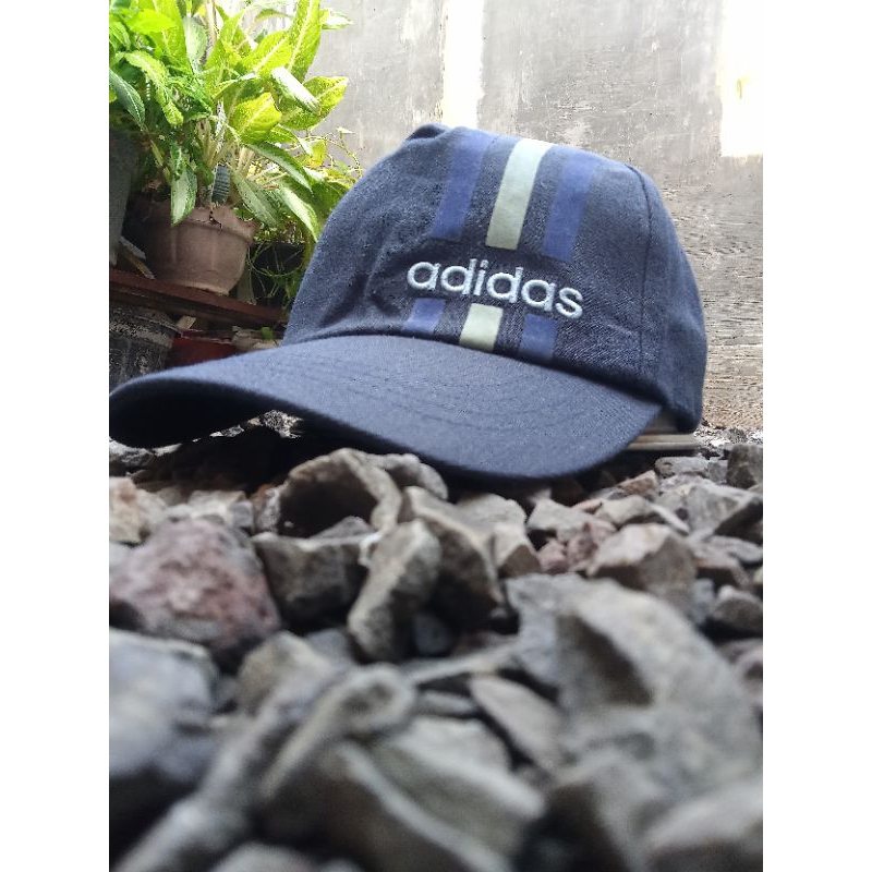 topi Adidas jadul